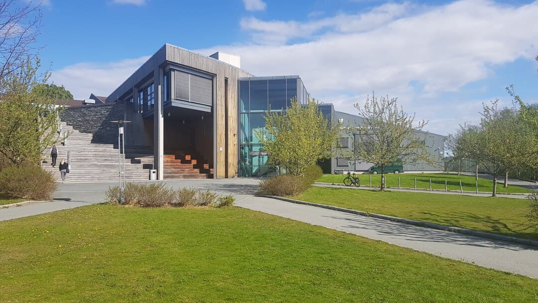 Melhus videregående skole — illustrasjonsfoto av kommunal bygning