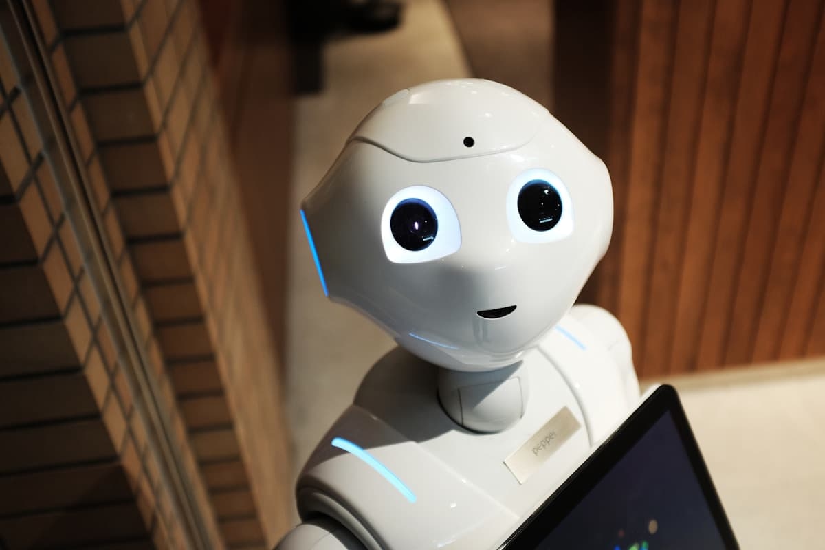 Robot og AI-assistent illustrasjon