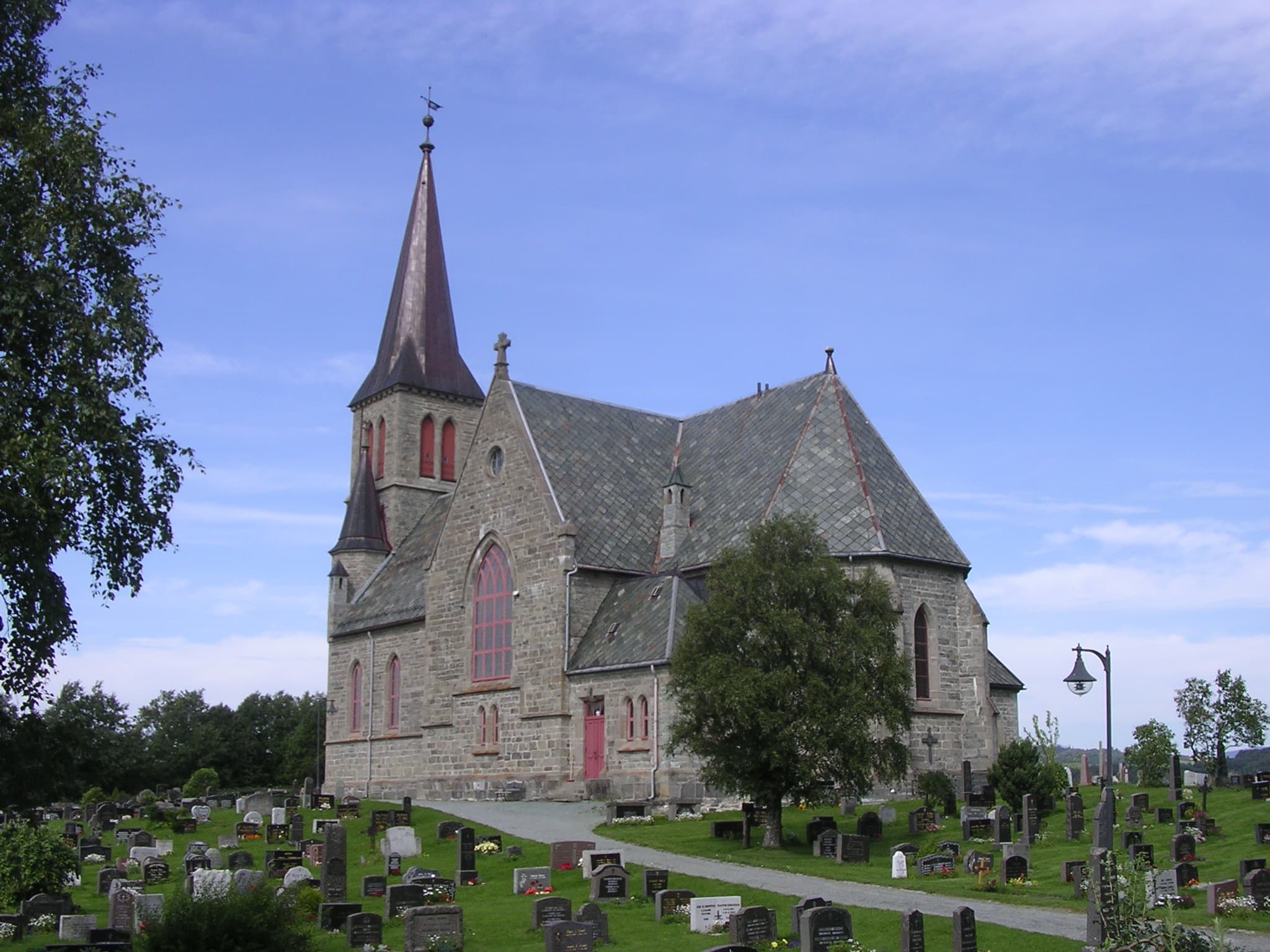 MELHUS: Ja til midler til renovering av Melhus kirke – og navnet minnelund på Hølonda og Flå